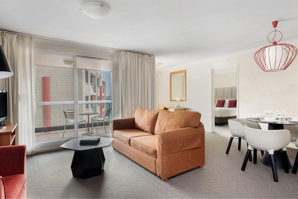 Mantra On Northbourne Aparthotel Canberra Eksteriør bilde